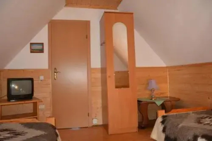 Room 3 of 10