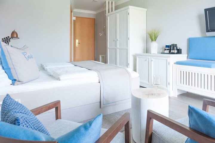 Room 4 of 27