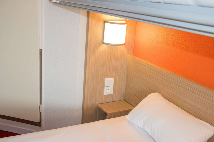 Room 2 of 27