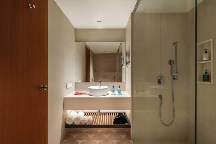 Room 15 of 42