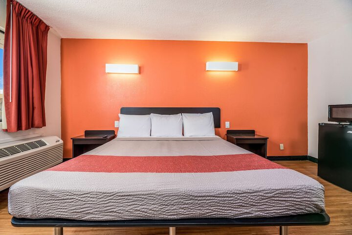 Room 6 of 27