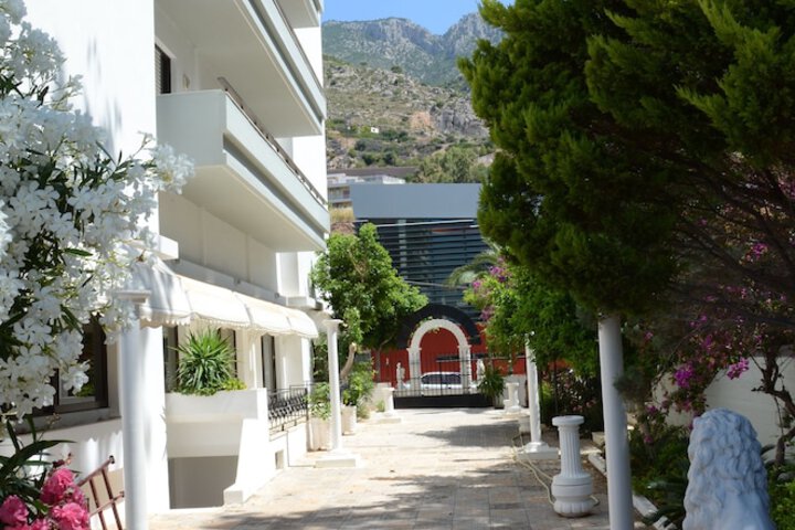 Hotel 4 of 9