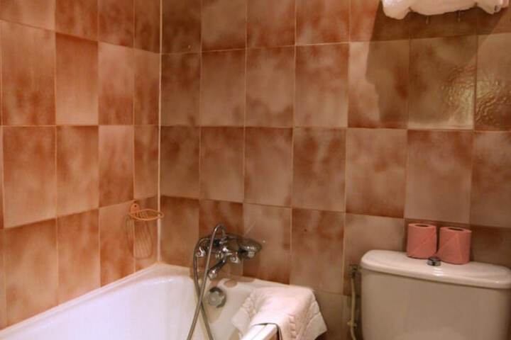 Room 24 of 28