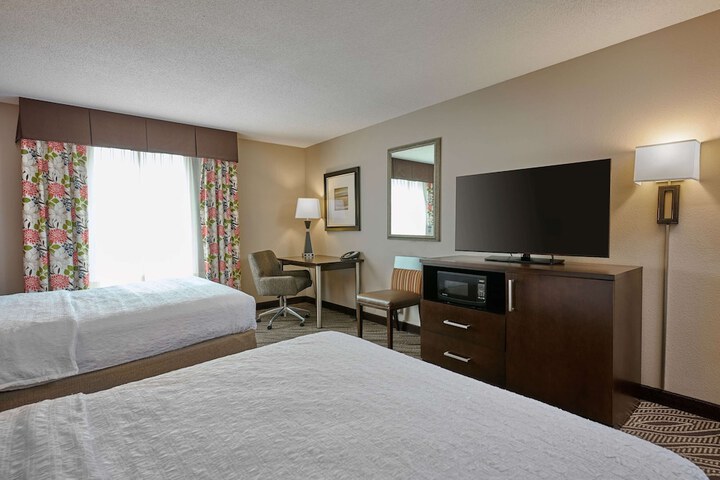 2 Queen Beds (4 of 6)