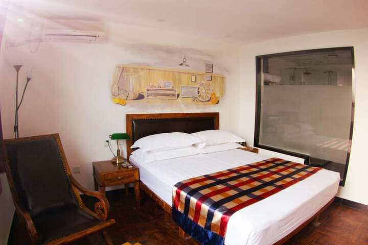 Room 6 of 27