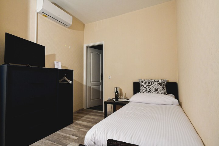 Room 53 of 94