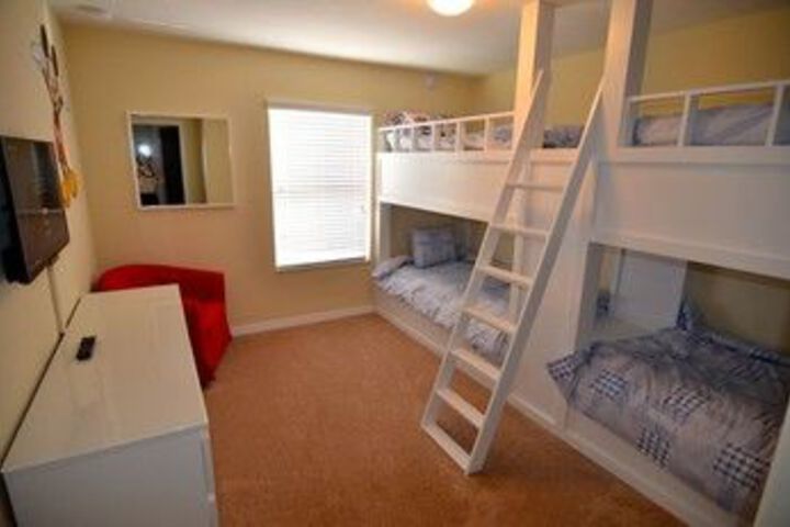 Room 9 of 33