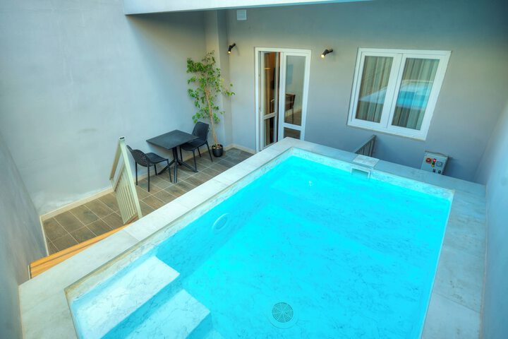Pool 67 of 117