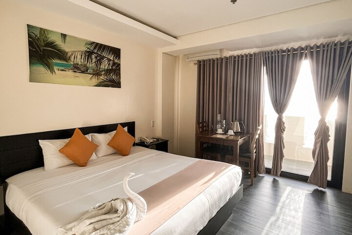 Room 12 of 38