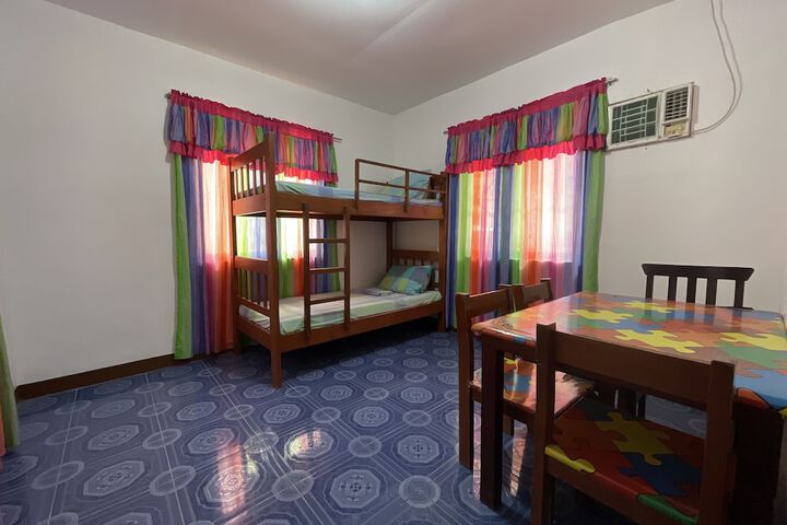 Room 9 of 200