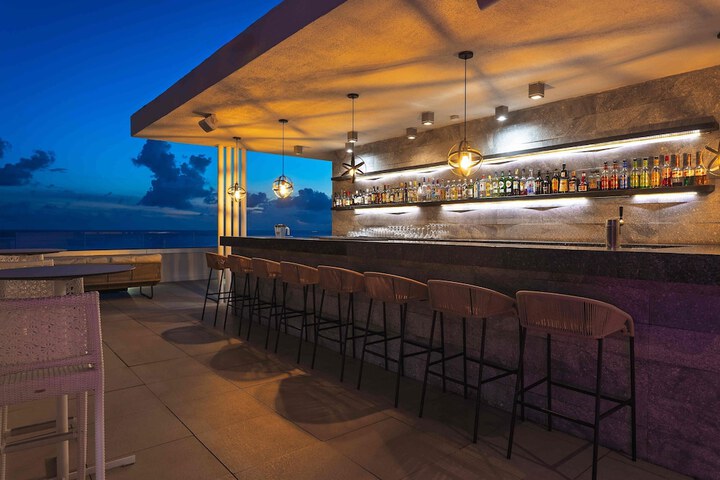 Lounge 158 of 178