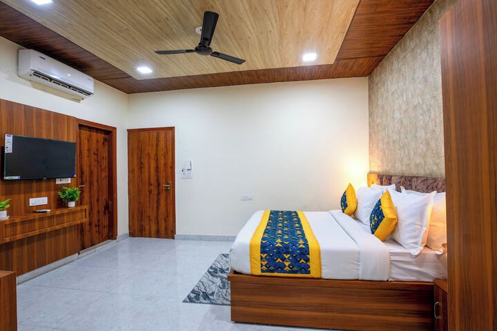 Room 6 of 28