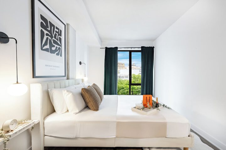 Room 4 of 12