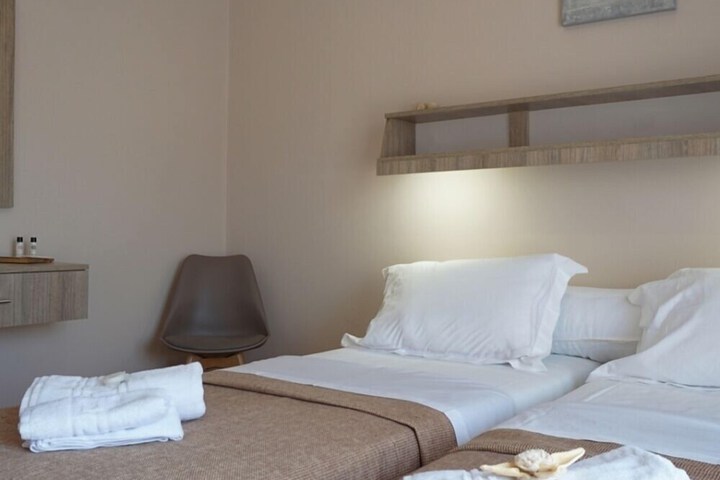 Room 9 of 25