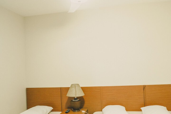 Room 14 of 90