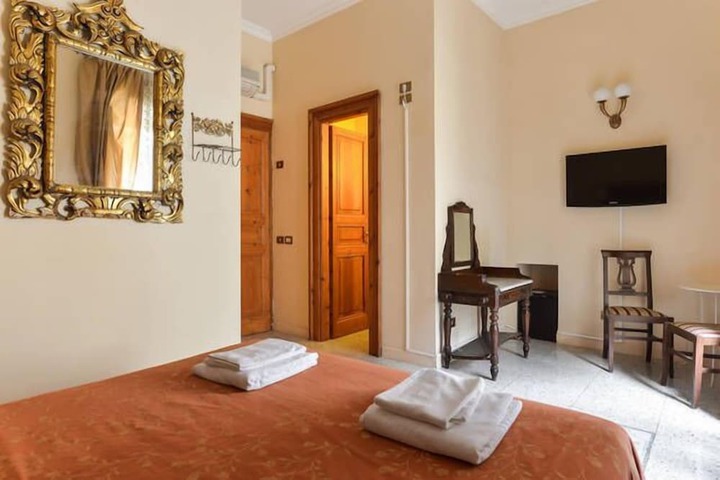 Room 15 of 32
