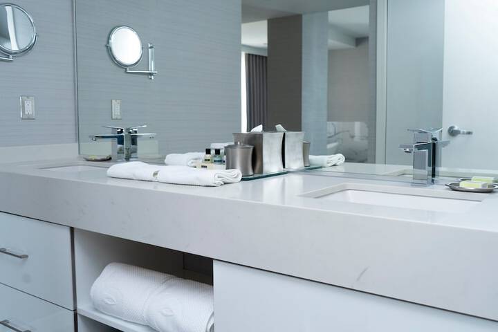 Bathroom sink