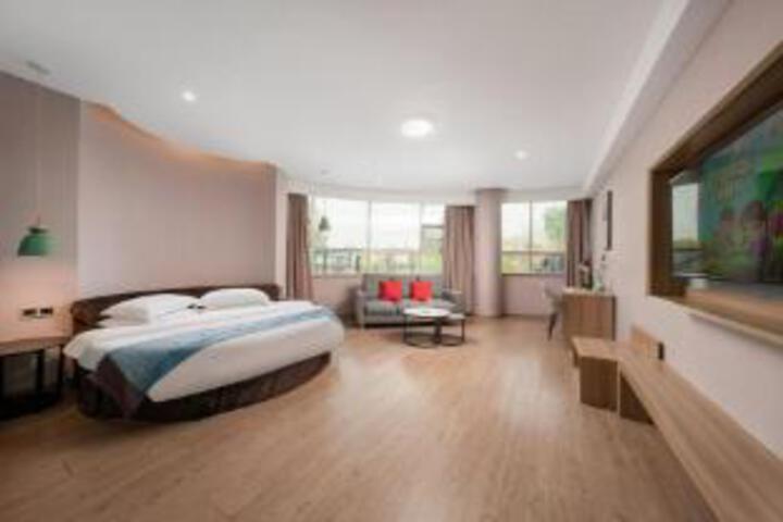 Room 9 of 10