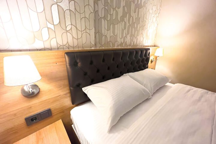Room 8 of 23