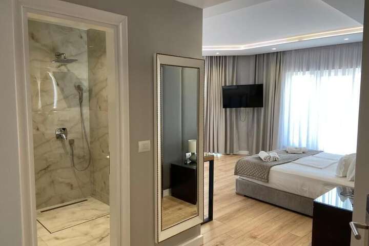 Room 10 of 41