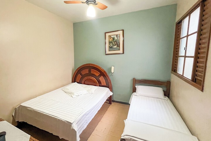 Room 21 of 32