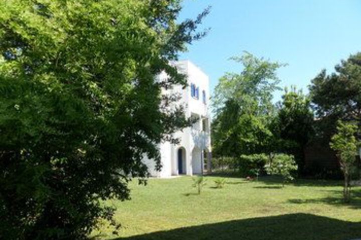 Hotel Exterior 12 of 25