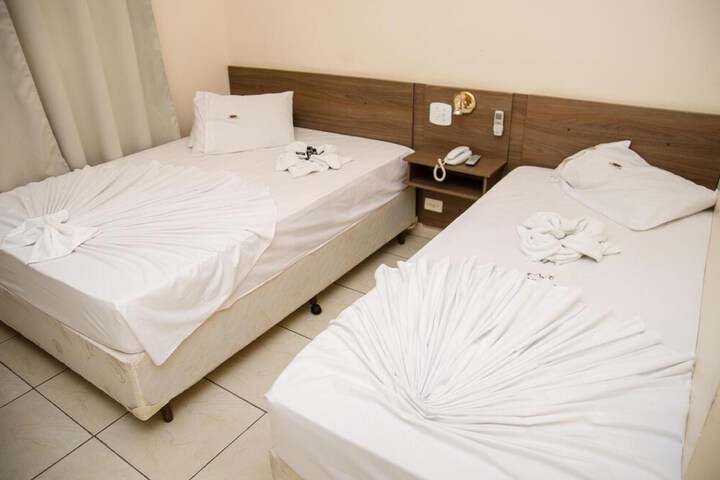 Room 8 of 28