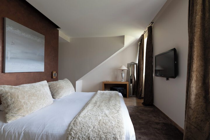 Room 15 of 119