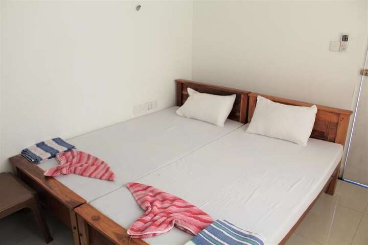 Room 9 of 32