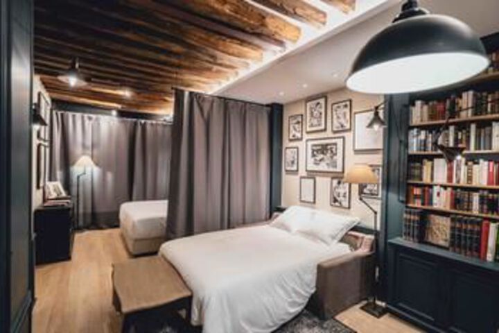 Room 6 of 18