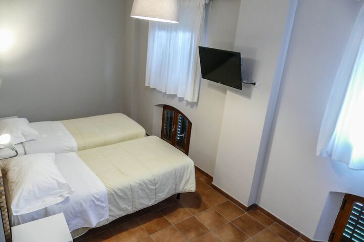 Room 7 of 32