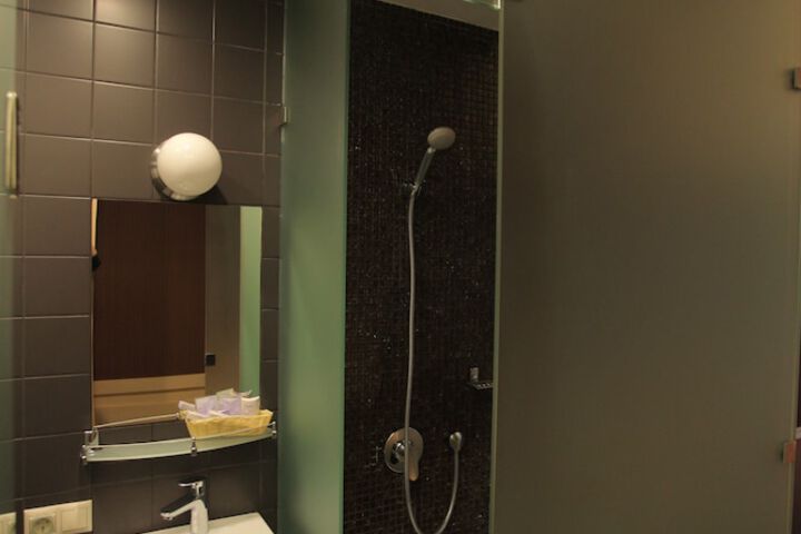 Room 15 of 42