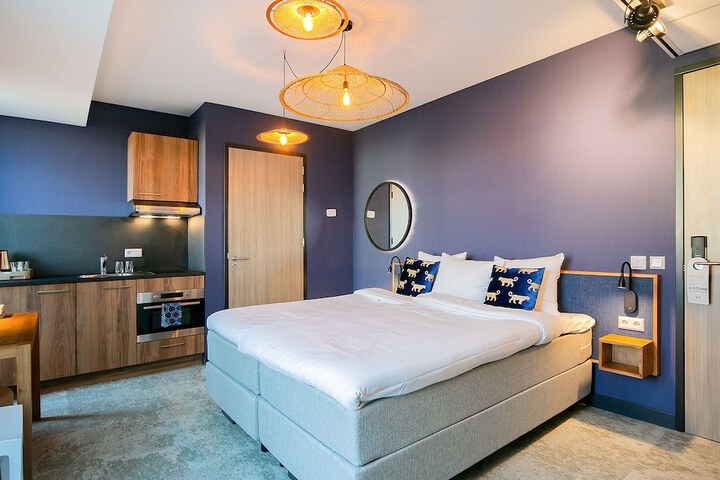 Room 6 of 110