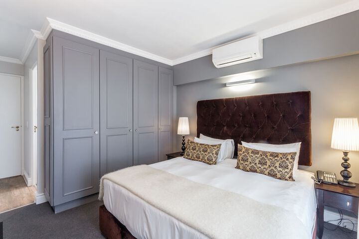 Room 4 of 118