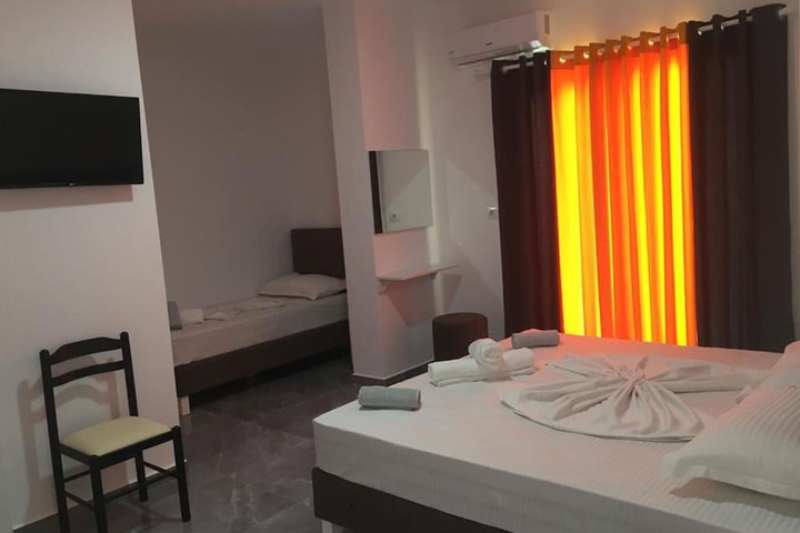 Room 10 of 30