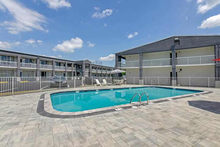 Pool image of Suburban Studios Verona - Staunton North