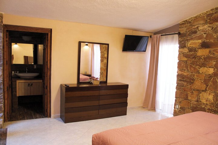 Room 12 of 27