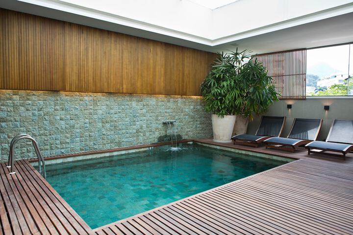 Pool 65 of 81