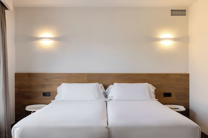 Room 8 of 50