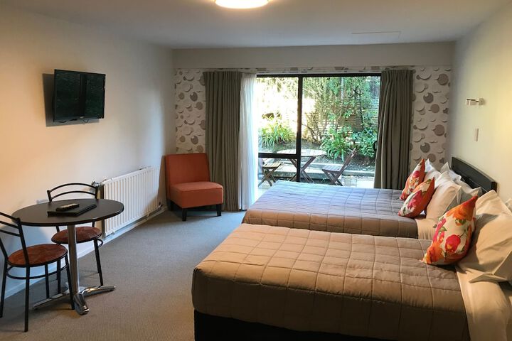 Room 28 of 66