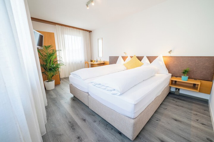 Room 3 of 26