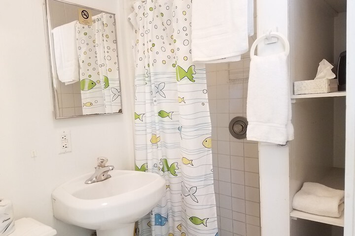 Room 200 of 218