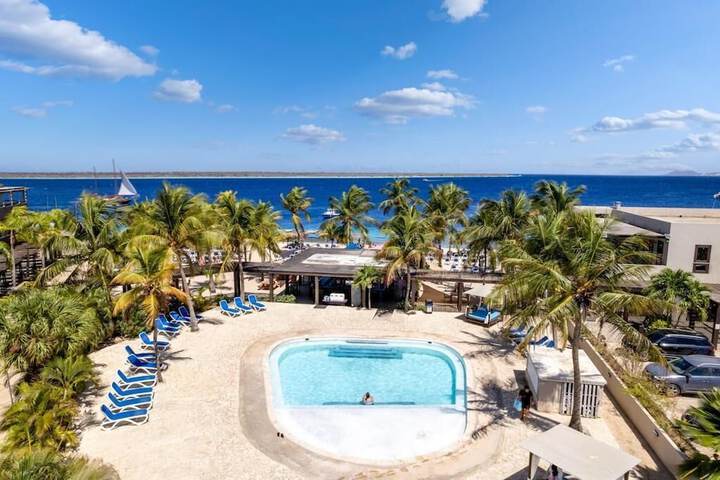Pool Hotel