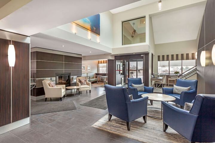 Entrance & Lobby
