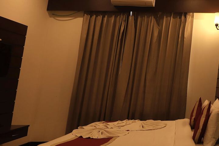 Room 8 of 27