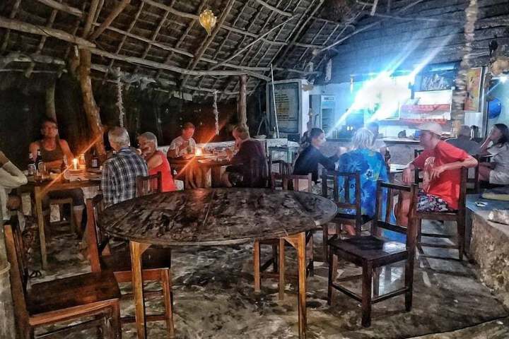 Dining 12 of 28