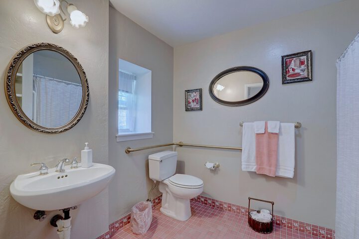Room 25 of 135