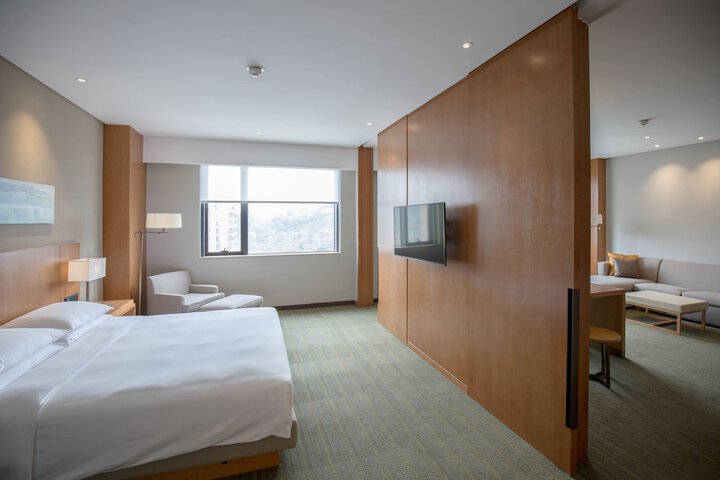Room 15 of 32