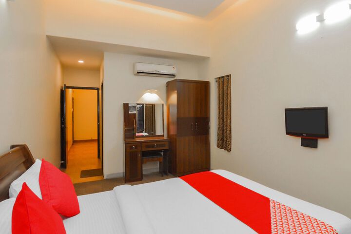 Room 32 of 33