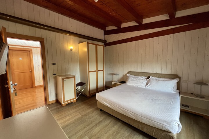 Room 19 of 73